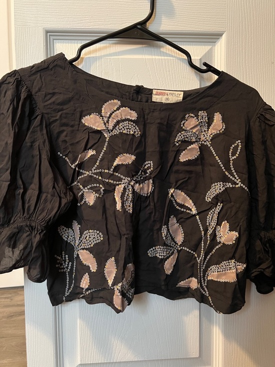 Tops - Black Embellished Floral Puff-Sleeve Crop Top